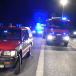 Hasiči na dálnici D5 zasypávali uniklý olej z náklaďáku