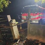 Na Těhuli se dusí tisíce slepic, o jejich přežití bojují hasiči už řadu hodin