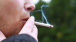 Sousedka obtěžovala Jarku kouřením na balkoně každý den