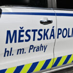Strážníci na Nuselském mostě v Praze zasahovali u muže, který se snažil přelézt zábrany