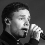 Zpěvák Liam Payne zemřel po pádu z balkónu v Argentině