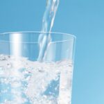 Vědci našli v minerální vodě v několika evropských zemích „věčné chemikálie“