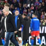 Sparťanské tahy v Plzni: odříznutí útočníci, Panák na lavici