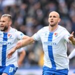 Baroš na tribuně, euforie ze skalpu rivala. Baník sní dál