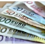Eurobarometr ukazuje rekordně vysokou důvěru v EU a silnou podporu eura a společné obranné a bezpečnostní