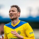 Fotbalové přestupy ONLINE: Válel za Lazio, hrál za Aston Villu, teď Kozák končí