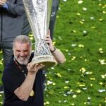 Fotbalové přestupy ONLINE: Kinský je bez trenéra, Tottenham vyhodil Postecogloua