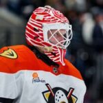 Přestupy NHL ONLINE: Anaheim po příchodu Mrázka prodloužil i s brankářskou trojkou