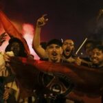 Tragická dohra oslav triumfu PSG ve Francii: dva lidé zemřeli, policie jich zatkla přes 500