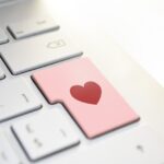Třetina Čechů by na online seznamkách využila AI pro lepší seznamování