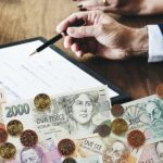 V ČR narostla průměrná mzda o 4 %, v dalších zemích Visegrádu rostla mezi 10 % a 12 %