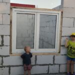 Recyklací proti válce? Dobrovolníci vozí na Ukrajinu použitá okna