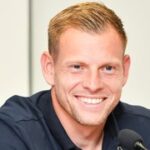 Vydra poprvé kapitánem, Koubek vtipkoval