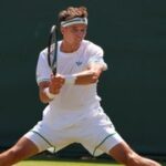 Wimbledon ONLINE: Menšík hraje o osmifinále grandslamu, první set prohrál