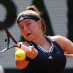 Menšíkova paráda! Poprvé je v osmifinále Roland Garros, zůstává jako poslední česká naděje