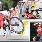 Finiš, jaký svět neviděl. Cyklista slavil, upadl a vyhrál skluzem po zádech