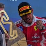 Hamilton slaví první triumf ve Ferrari! Vládl v Katalánsku, lídr Antonelli nedokončil