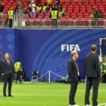 MS ve fotbale ONLINE: Češi už jsou na stadionu, na obhlídku hřiště šli i Nedvěd s Grygerou