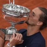 Zverev slaví triumf na Roland Garros! Premiérový grandslam získal po pětisetové bitvě