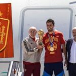 MS ve fotbale ONLINE: Hráči míří za králem, projíždějí centrem Madridu