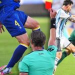Pro útočníka USA červená, pro Messiho nic? Experti srovnávali fauly, Fukal chce vysvětlení