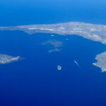 Vědci zkoumají, jak se mění vlastnosti vulkanických hornin na ostrově Santorini