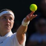 Wimbledon ONLINE: Muchová bojuje o premiérové semifinále, Lehečka po přerušení znovu hraje