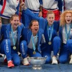 Jak Bouzková nemohla pro slzy mluvit, Strýcová měla husí kůži a zpívalo se: Příběh nekončí...