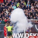 Skandál v nizozemské lize! Výtržnosti fanoušků a pyrotechnika předčasně ukončily zápas