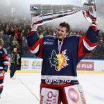 Slavil tři medaile na MS, čtyři tituly i Spengler Cup