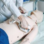 Více defibrilátorů ve veřejném prostoru: Středočeský kraj nabízí obcím miliony na jejich pořízení